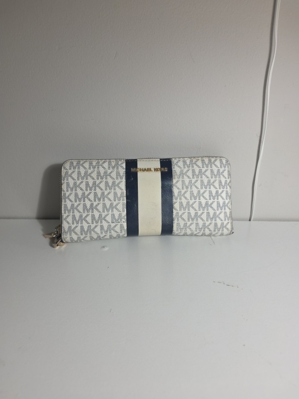 Michael Kors White & Navy Signature Zip Wallet